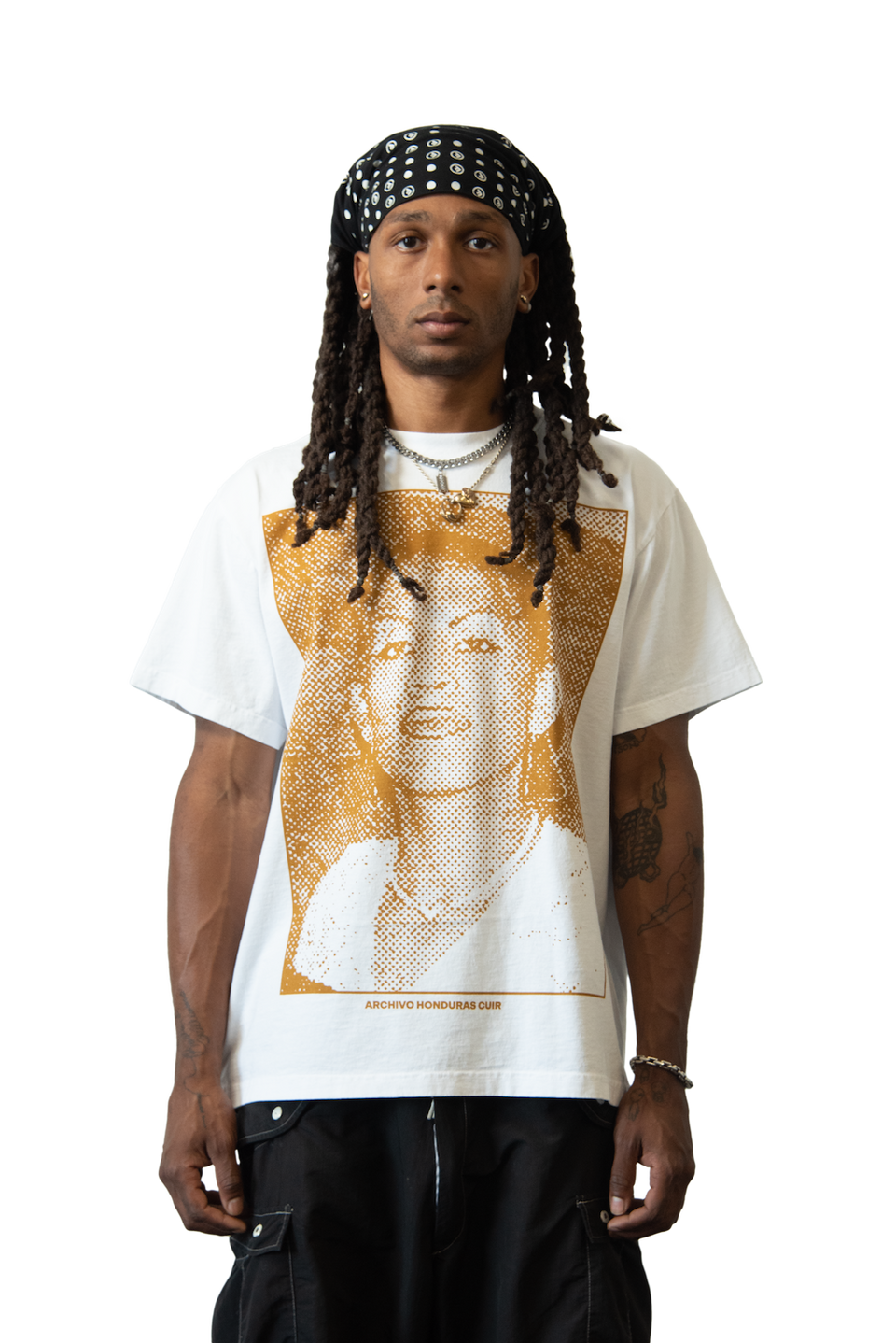 "FAMILIAS ELEGIDAS" (Balam Magazine) Short Sleeve Tee - White